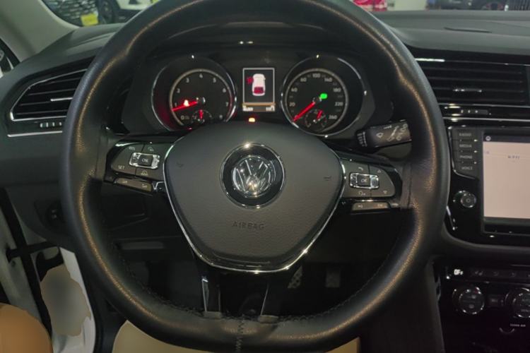 Used Volkswagen Tiguan L 2017 330TSI Automatic Two-Wheel Drive Flagship Edition Steering Wheel