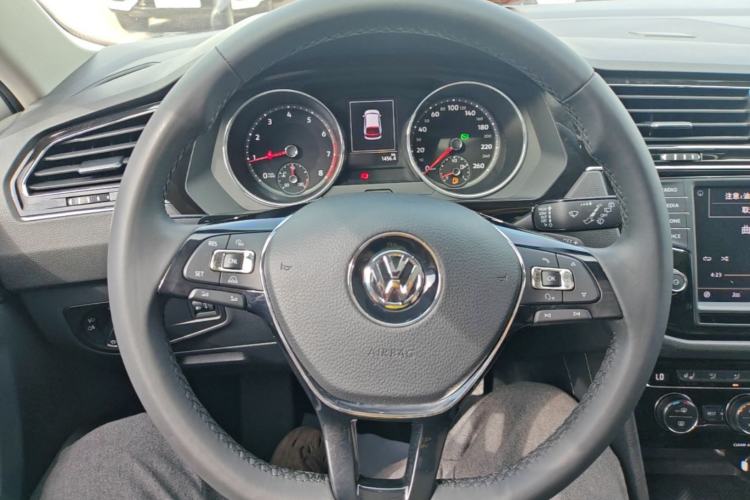 Used Volkswagen Tiguan L 2017 330TSI Automatic Two-Wheel Drive Luxury Edition Steering Wheel