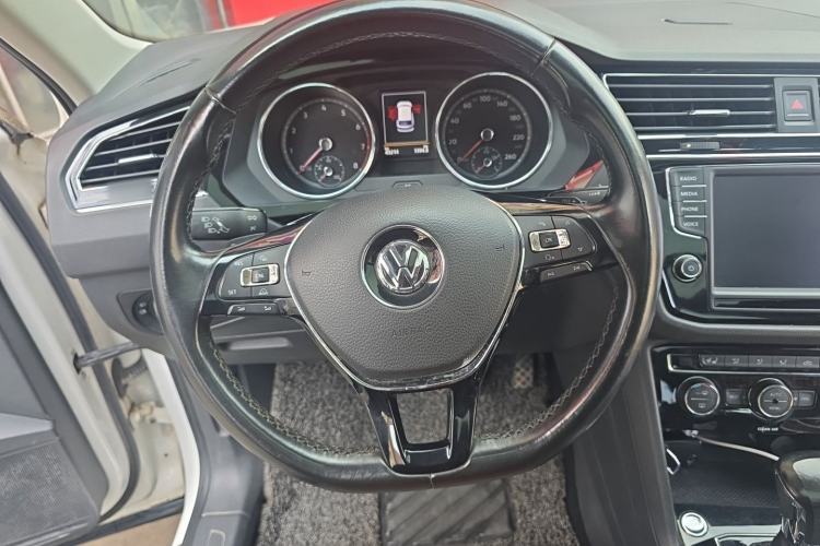 Used Volkswagen Tiguan L 2017 330TSI Automatic Two-Wheel Drive Luxury Edition Steering Wheel