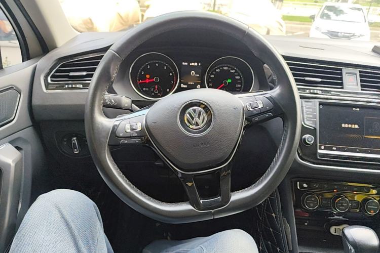 Used Volkswagen Tiguan L 2017 380TSI Automatic All-Wheel-Drive Luxury Edition Steering Wheel