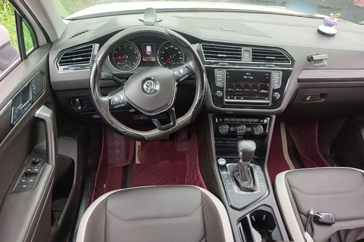 Used Volkswagen Tiguan L 2017 330TSI Automatic Two-Wheel Drive Luxury Edition Steering Wheel