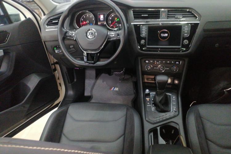 Used Volkswagen Tiguan L 2017 330TSI Automatic Two-Wheel Drive Luxury Edition Steering Wheel