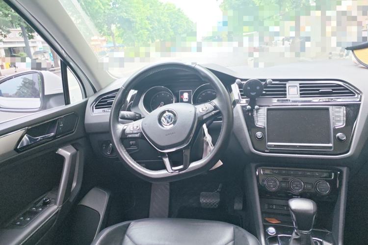 Used Volkswagen Tiguan L 2017 330TSI Automatic Two-Wheel Drive Luxury Edition Steering Wheel