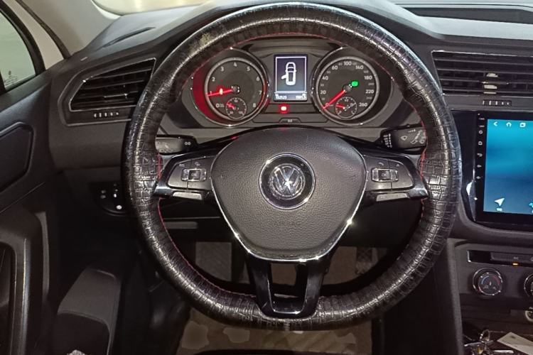 Used Volkswagen Tiguan L 2017 330TSI Automatic Two-Wheel Drive Luxury Edition Steering Wheel
