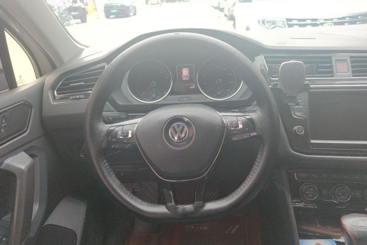 Used Volkswagen Tiguan L 2017 330TSI Automatic Two-Wheel Drive Luxury Edition Steering Wheel