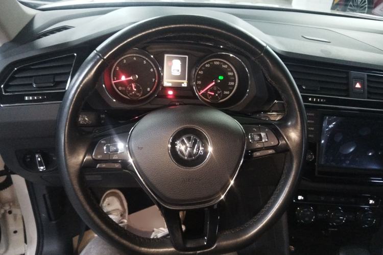 Used Volkswagen Tiguan L 2017 330TSI Automatic Two-Wheel Drive Comfort Edition Steering Wheel
