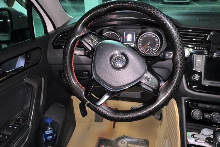 Used Volkswagen Tiguan L 2017 330TSI Automatic Two-Wheel Drive Comfort Edition Steering Wheel