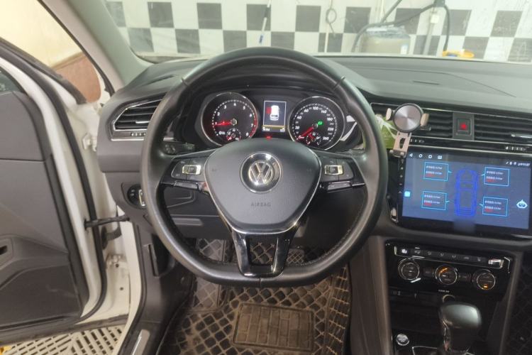 Used Volkswagen Tiguan L 2017 380TSI Automatic All-Wheel-Drive Flagship Edition Steering Wheel