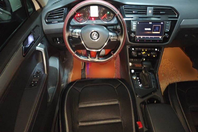 Used Volkswagen Tiguan L 2017 330TSI Automatic Two-Wheel Drive Luxury Edition Steering Wheel