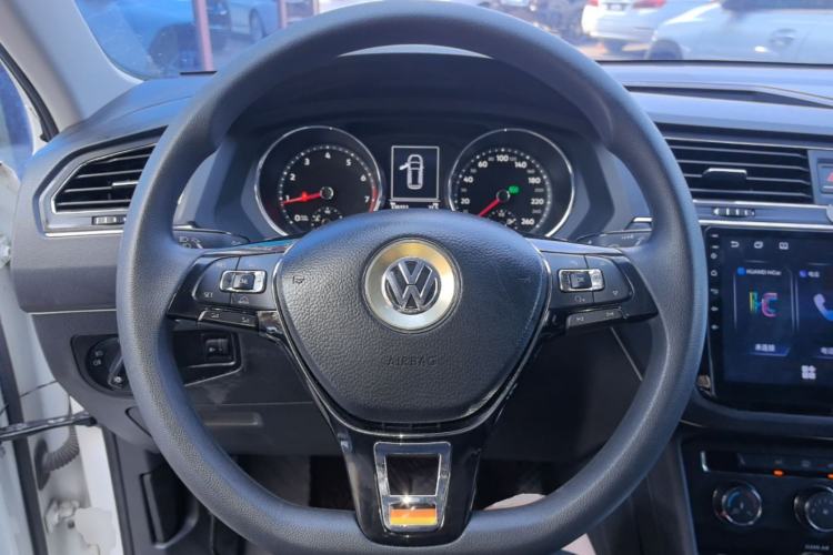 Used Volkswagen Tiguan L 2017 330TSI Automatic Two-Wheel Drive Luxury Edition Steering Wheel