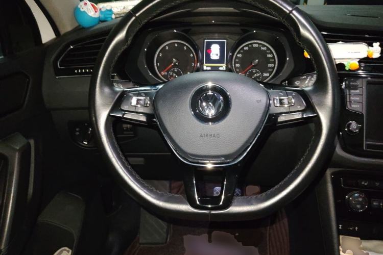Used Volkswagen Tiguan L 2017 330TSI Automatic Two-Wheel Drive Luxury Edition Steering Wheel