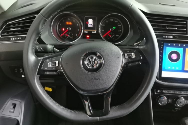 Used Volkswagen Tiguan L 2017 380TSI Automatic All-Wheel-Drive Luxury Edition Steering Wheel