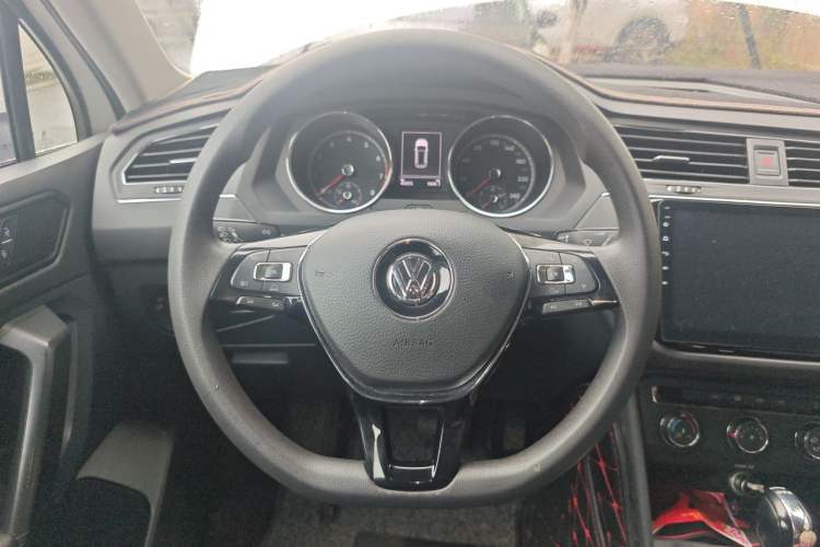 Used Volkswagen Tiguan L 2017 330TSI Automatic Two-Wheel Drive Luxury Edition Steering Wheel
