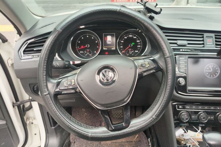 Used Volkswagen Tiguan L 2017 330TSI Automatic Two-Wheel Drive Flagship Edition Steering Wheel
