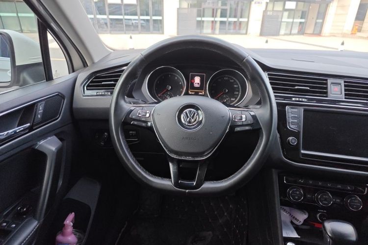 Used Volkswagen Tiguan L 2017 330TSI Automatic Two-Wheel Drive Luxury Edition Steering Wheel