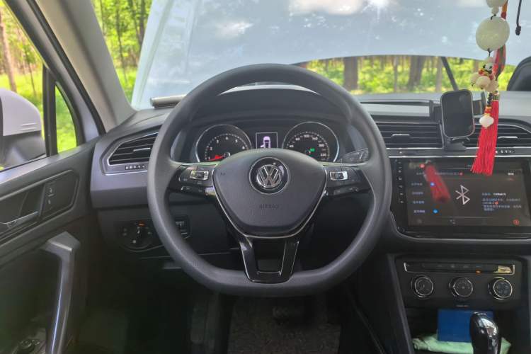 Used Volkswagen Tiguan L 2017 330TSI Automatic Two-Wheel Drive Luxury Edition Steering Wheel
