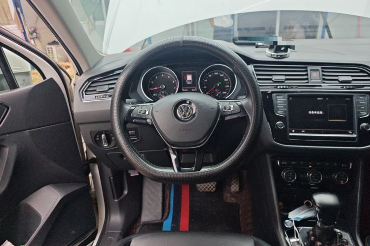 Used Volkswagen Tiguan L 2017 330TSI Automatic Two-Wheel Drive Luxury Edition Steering Wheel