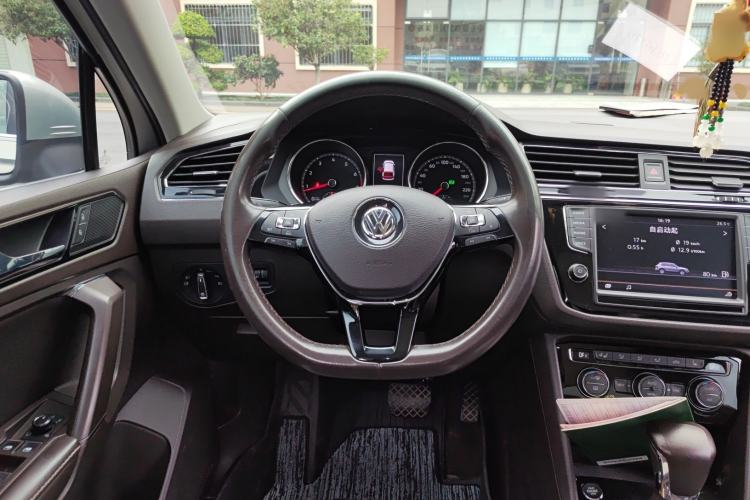 Used Volkswagen Tiguan L 2017 330TSI Automatic Two-Wheel Drive Luxury Edition Steering Wheel