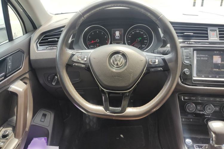 Used Volkswagen Tiguan L 2017 380TSI Automatic All-Wheel-Drive Luxury Edition Steering Wheel