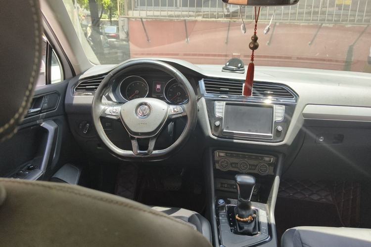 Used Volkswagen Tiguan L 2017 330TSI Automatic Two-Wheel Drive Luxury Edition Steering Wheel