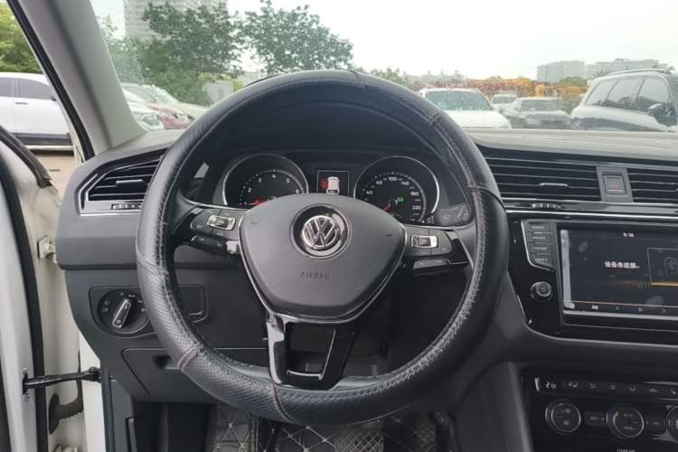 Used Volkswagen Tiguan L 2017 330TSI Automatic Two-Wheel Drive Flagship Edition Steering Wheel