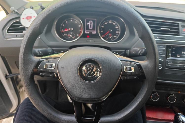 Used Volkswagen Tiguan L 2017 330TSI Automatic Two-Wheel Drive Luxury Edition Steering Wheel