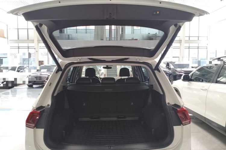 Used Volkswagen Tiguan L 2017 330TSI Automatic Two-Wheel Drive Flagship Edition Trunk