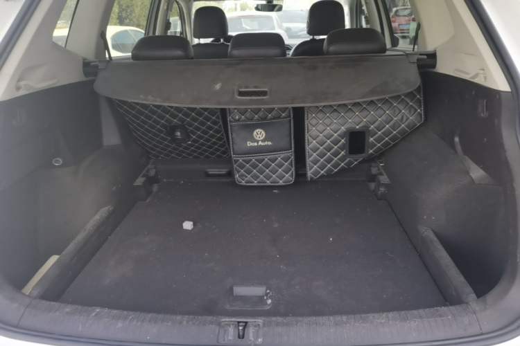 Used Volkswagen Tiguan L 2017 330TSI Automatic Two-Wheel Drive Luxury Edition Trunk