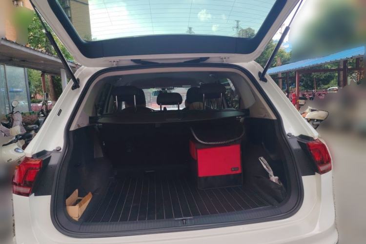 Used Volkswagen Tiguan L 2017 330TSI Automatic Two-Wheel Drive Comfort Edition Trunk