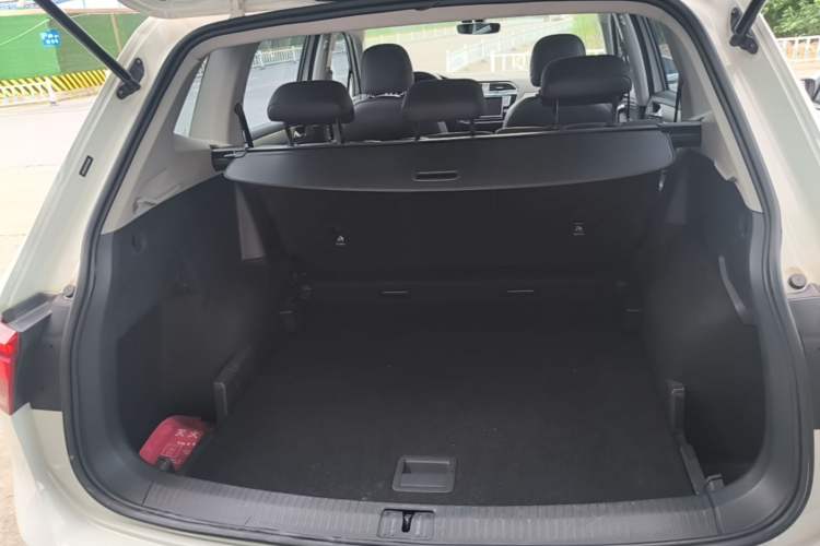 Used Volkswagen Tiguan L 2017 330TSI Automatic Two-Wheel Drive Luxury Edition Trunk