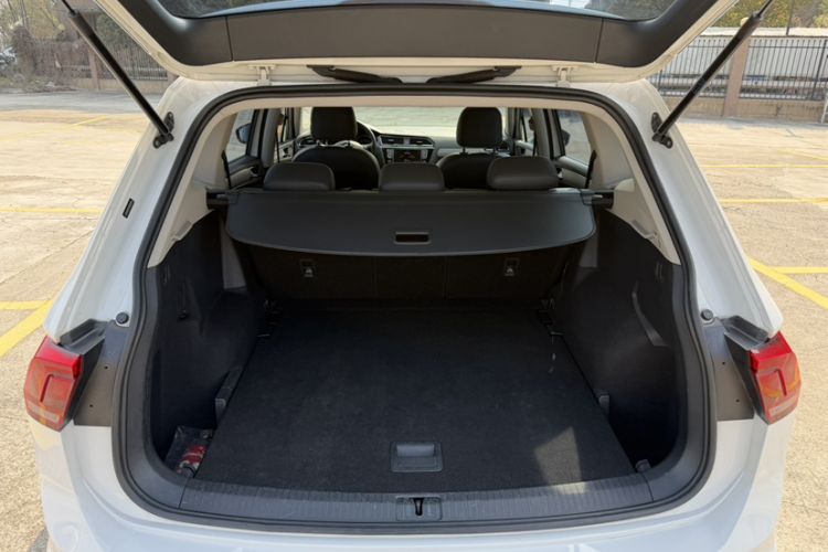 Used Volkswagen Tiguan L 2017 330TSI Automatic Two-Wheel Drive Luxury Edition Trunk