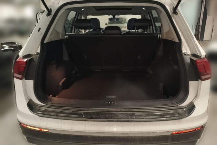 Used Volkswagen Tiguan L 2017 330TSI Automatic Two-Wheel Drive Luxury Edition Trunk