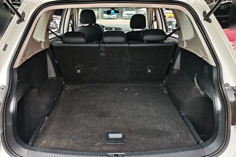 Used Volkswagen Tiguan L 2017 330TSI Automatic Two-Wheel Drive Comfort Edition Trunk