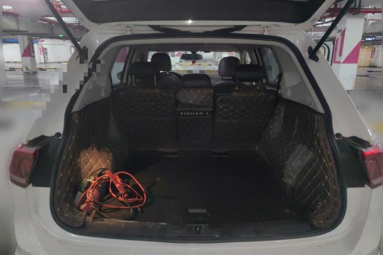 Used Volkswagen Tiguan L 2017 330TSI Automatic Two-Wheel Drive Comfort Edition Trunk