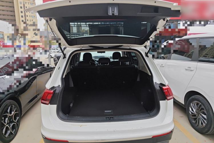 Used Volkswagen Tiguan L 2017 330TSI Automatic Two-Wheel Drive Comfort Edition Trunk