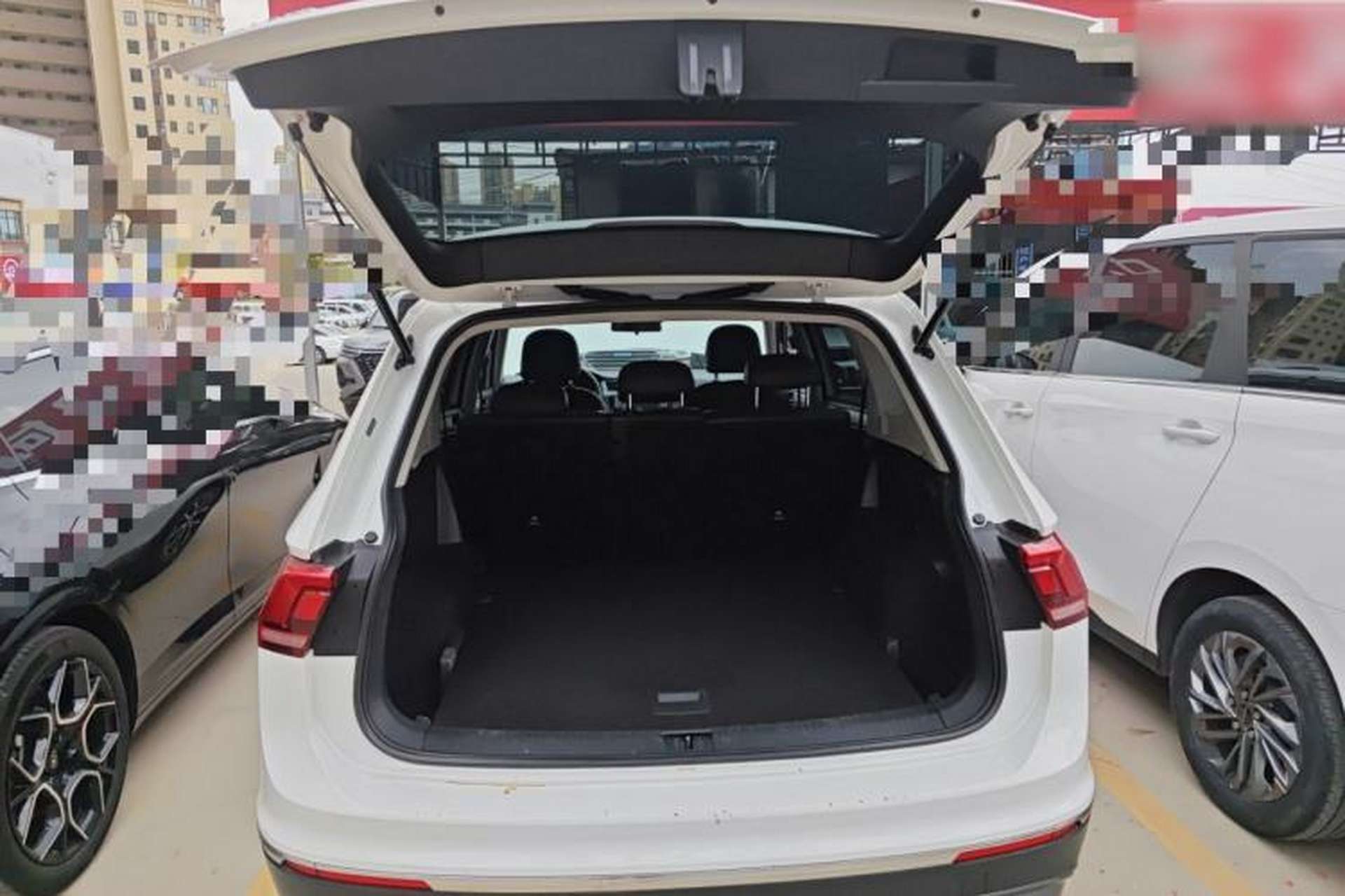 Used Volkswagen Tiguan L 2017 330TSI Automatic Two-Wheel Drive Comfort Edition Trunk