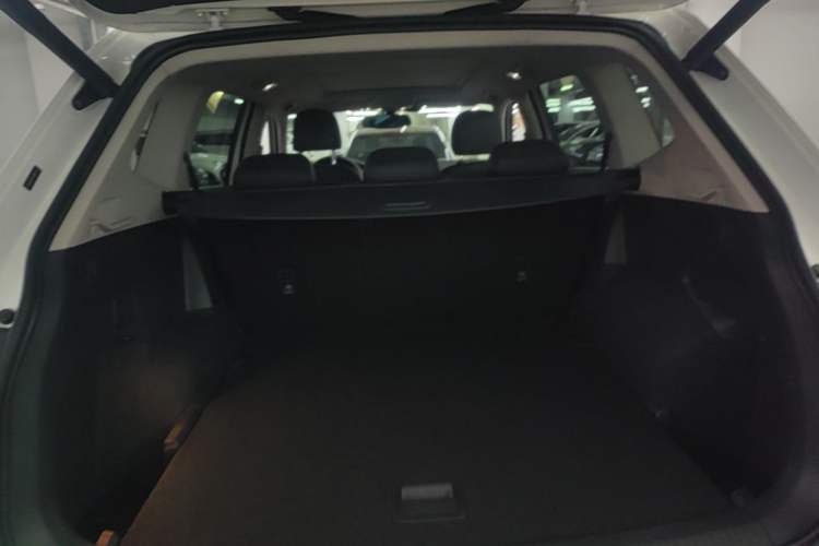 Used Volkswagen Tiguan L 2017 330TSI Automatic Two-Wheel Drive Flagship Edition Trunk