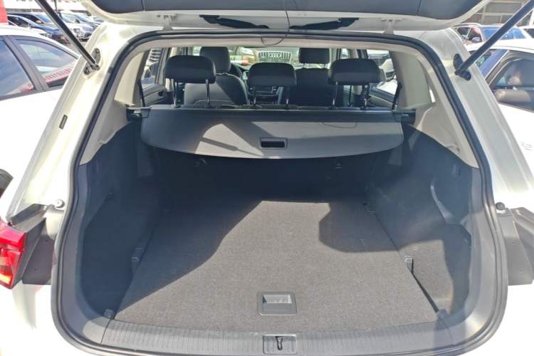Used Volkswagen Tiguan L 2017 330TSI Automatic Two-Wheel Drive Luxury Edition Trunk