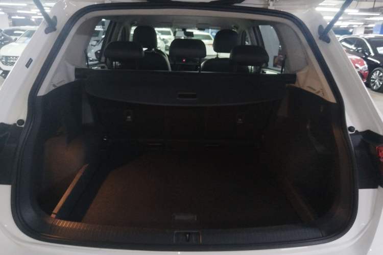 Used Volkswagen Tiguan L 2017 330TSI Automatic Two-Wheel Drive Comfort Edition Trunk