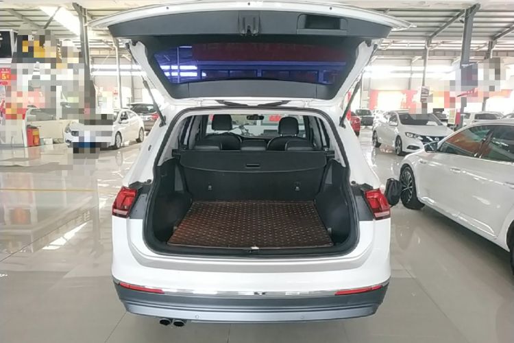 Used Volkswagen Tiguan L 2017 330TSI Automatic Two-Wheel Drive Luxury Edition Trunk