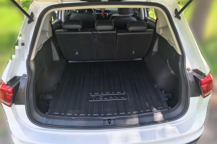 Used Volkswagen Tiguan L 2017 330TSI Automatic Two-Wheel Drive Luxury Edition Trunk