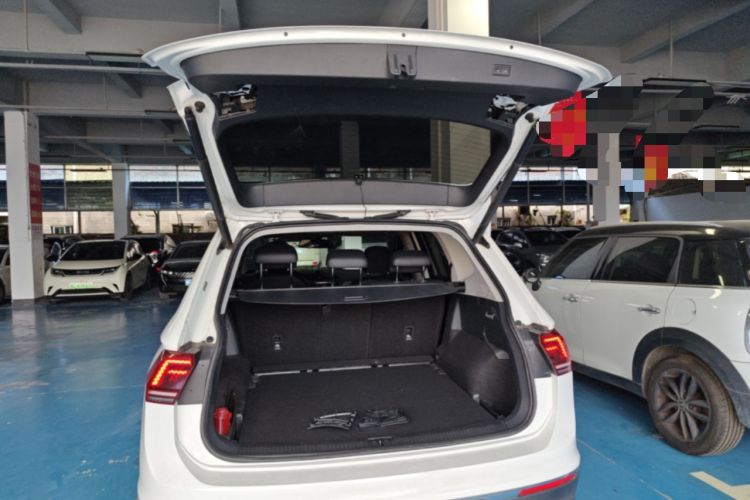 Used Volkswagen Tiguan L 2017 380TSI Automatic All-Wheel-Drive Luxury Edition Trunk