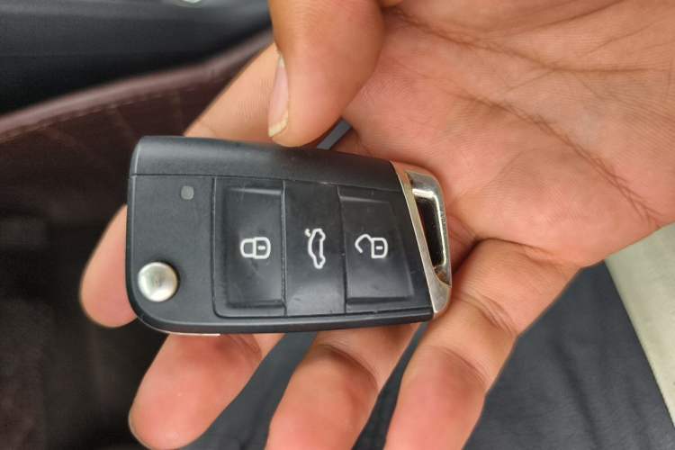 Used Volkswagen Tiguan L 2017 330TSI Automatic Two-Wheel Drive Luxury Edition Vehicle Key