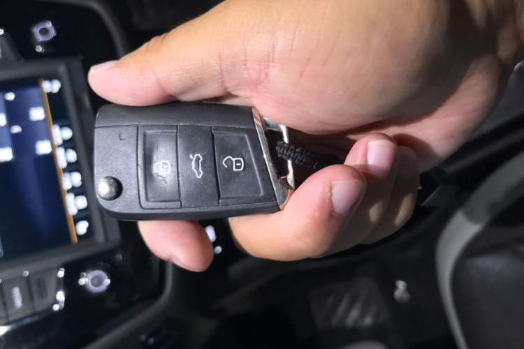 Used Volkswagen Tiguan L 2017 330TSI Automatic Two-Wheel Drive Luxury Edition Vehicle Key