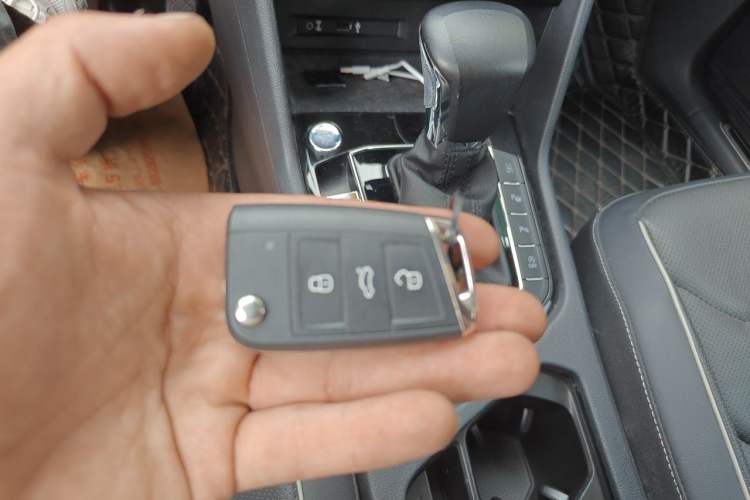 Used Volkswagen Tiguan L 2017 330TSI Automatic Two-Wheel Drive Luxury Edition Vehicle Key