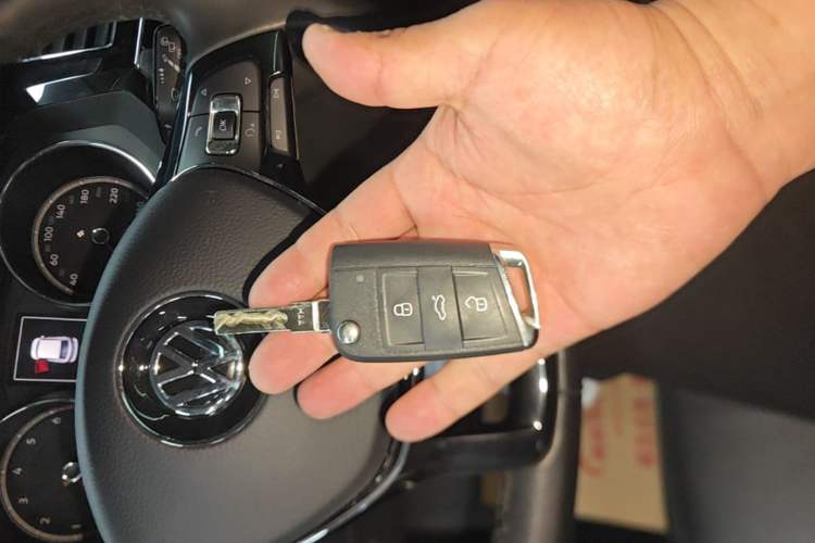 Used Volkswagen Tiguan L 2017 330TSI Automatic Two-Wheel Drive Luxury Edition Vehicle Key