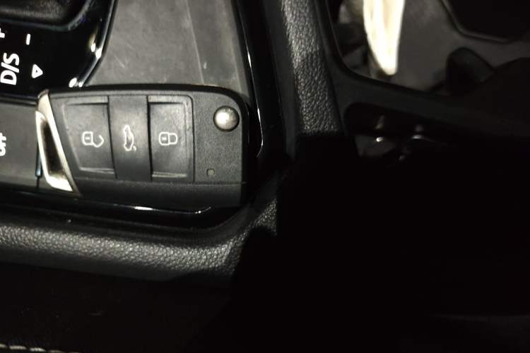 Used Volkswagen Tiguan L 2017 380TSI Automatic All-Wheel-Drive Luxury Edition Vehicle Key