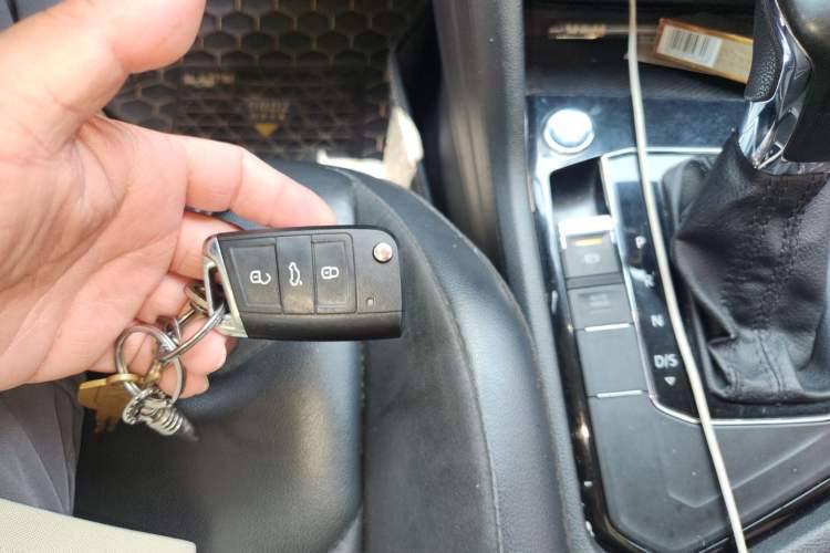 Used Volkswagen Tiguan L 2017 330TSI Automatic Two-Wheel Drive Luxury Edition Vehicle Key