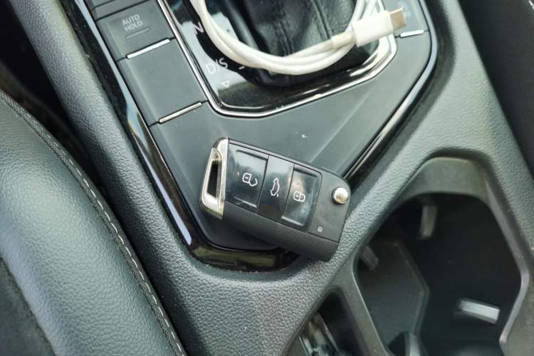 Used Volkswagen Tiguan L 2017 330TSI Automatic Two-Wheel Drive Luxury Edition Vehicle Key