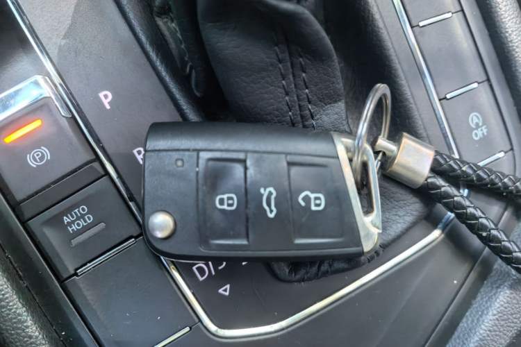 Used Volkswagen Tiguan L 2017 330TSI Automatic Two-Wheel Drive Luxury Edition Vehicle Key